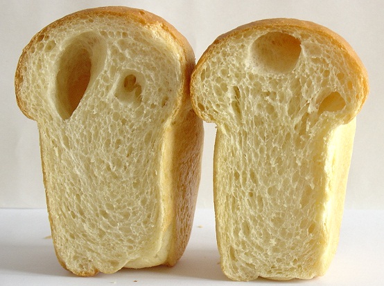 Хлебцы из сорта Добрыня (справа) и сорта Воевода